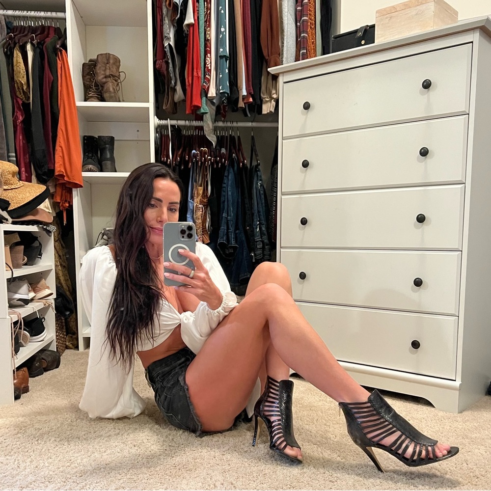 Ivanka Trump sexy black heels